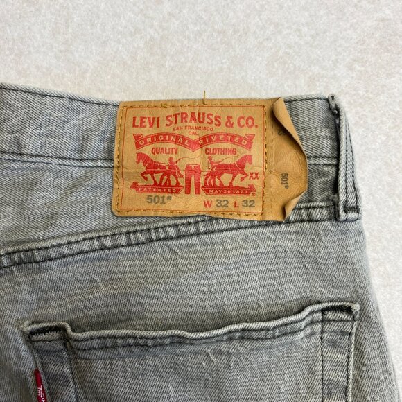 Levi's 501 Jeans Men's 32 Gray Denim Straight Leg Actual Size 31 x 31 - Picture 2 of 10